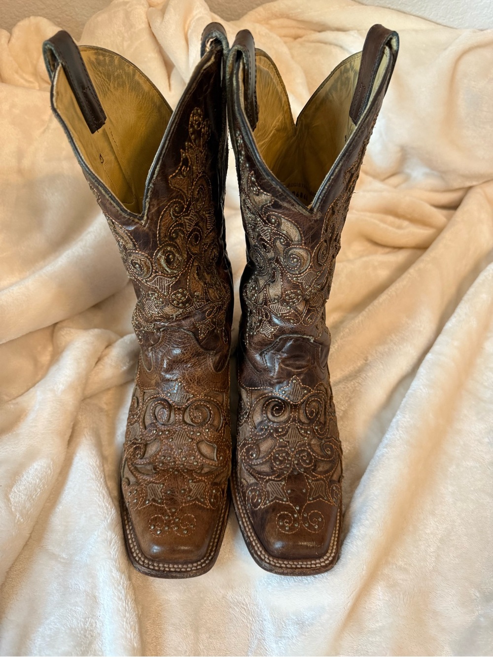 CORRAL WOMEN'S EMBROIDERED STUD INLAY WESTERN BOOTS
